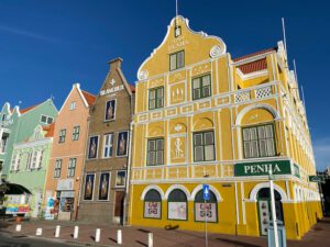 Handelskade in Punda op Curacao